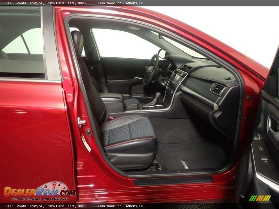2015 Toyota Camry SE Ruby Flare Pearl / Black Photo #35