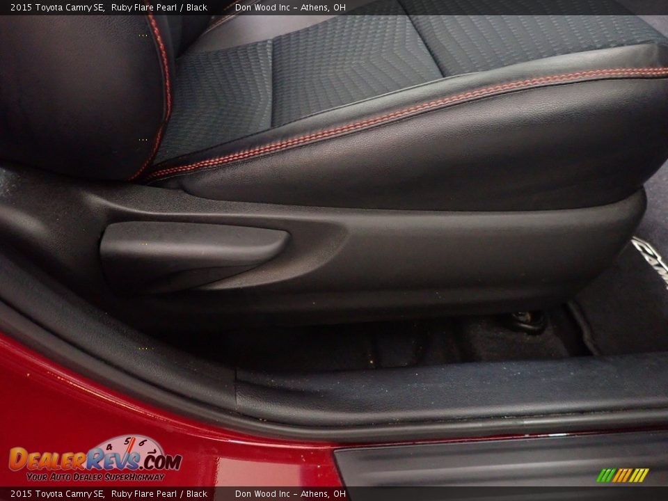 2015 Toyota Camry SE Ruby Flare Pearl / Black Photo #36