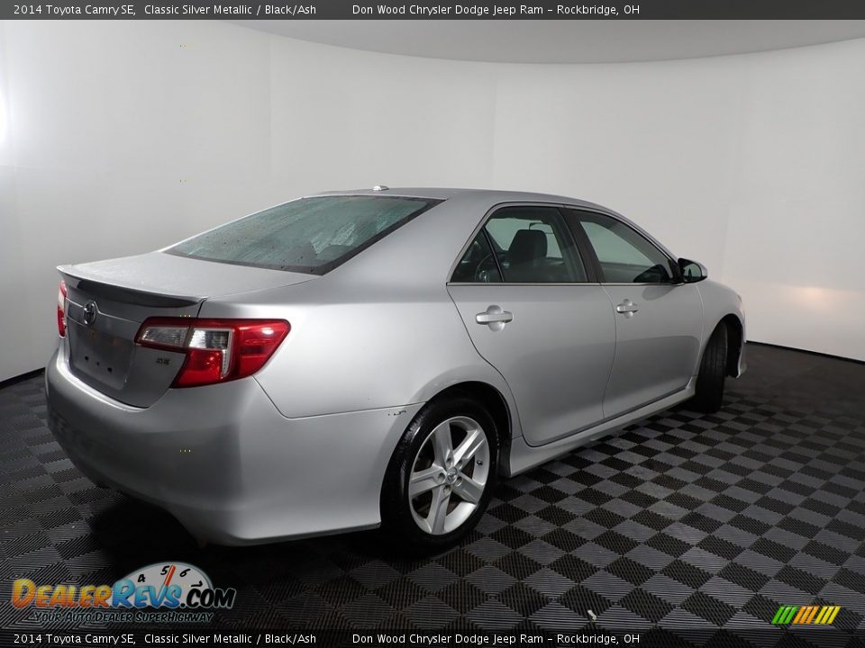 2014 Toyota Camry SE Classic Silver Metallic / Black/Ash Photo #11