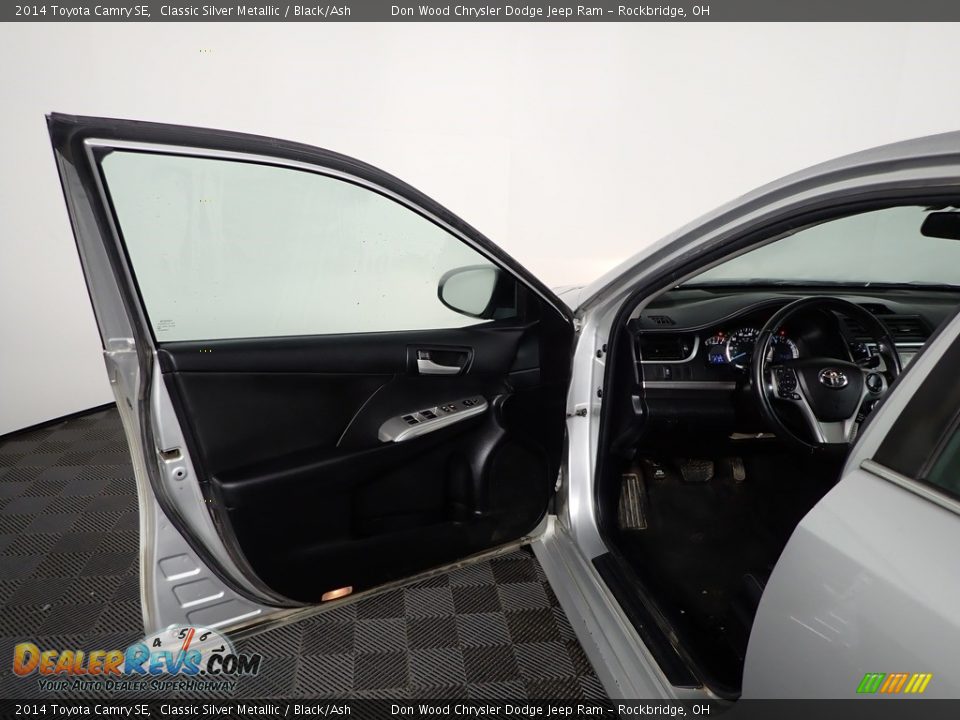 2014 Toyota Camry SE Classic Silver Metallic / Black/Ash Photo #12