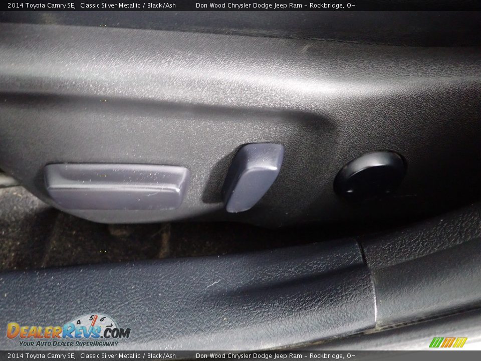 2014 Toyota Camry SE Classic Silver Metallic / Black/Ash Photo #14