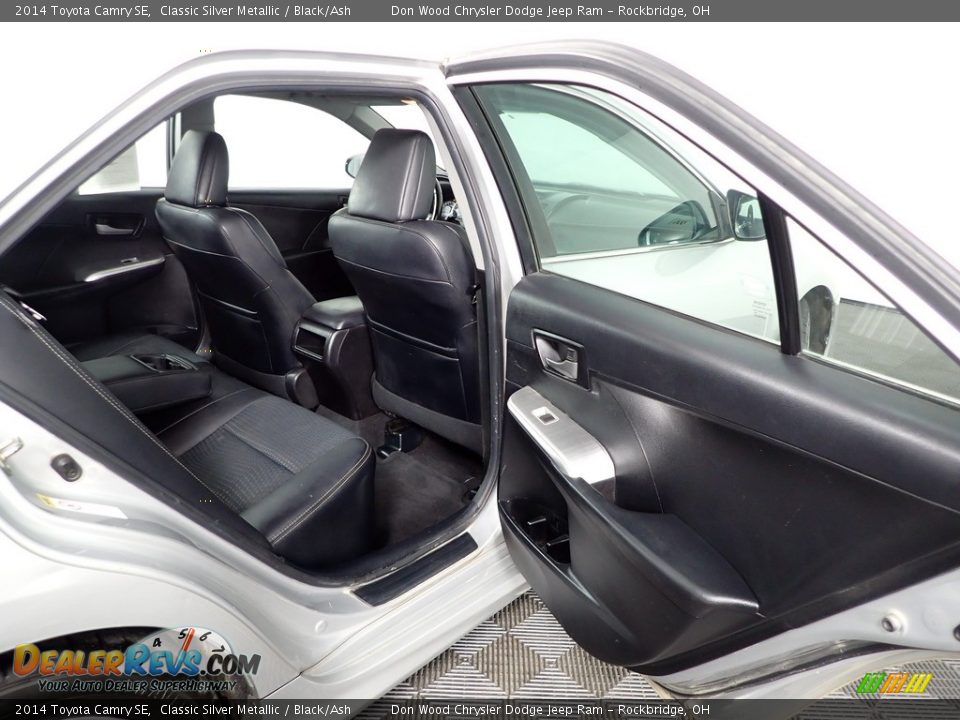 2014 Toyota Camry SE Classic Silver Metallic / Black/Ash Photo #27