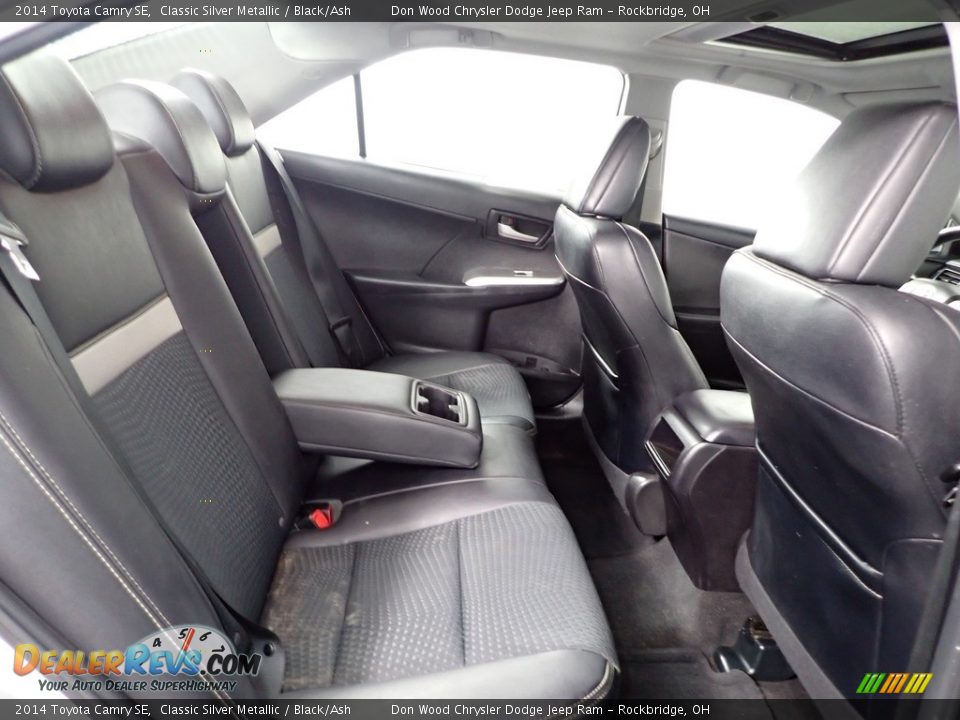 2014 Toyota Camry SE Classic Silver Metallic / Black/Ash Photo #28