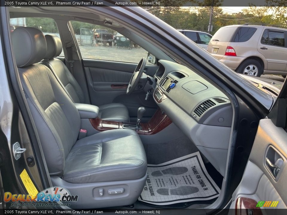 2005 Toyota Camry XLE V6 Phantom Gray Pearl / Fawn Photo #15