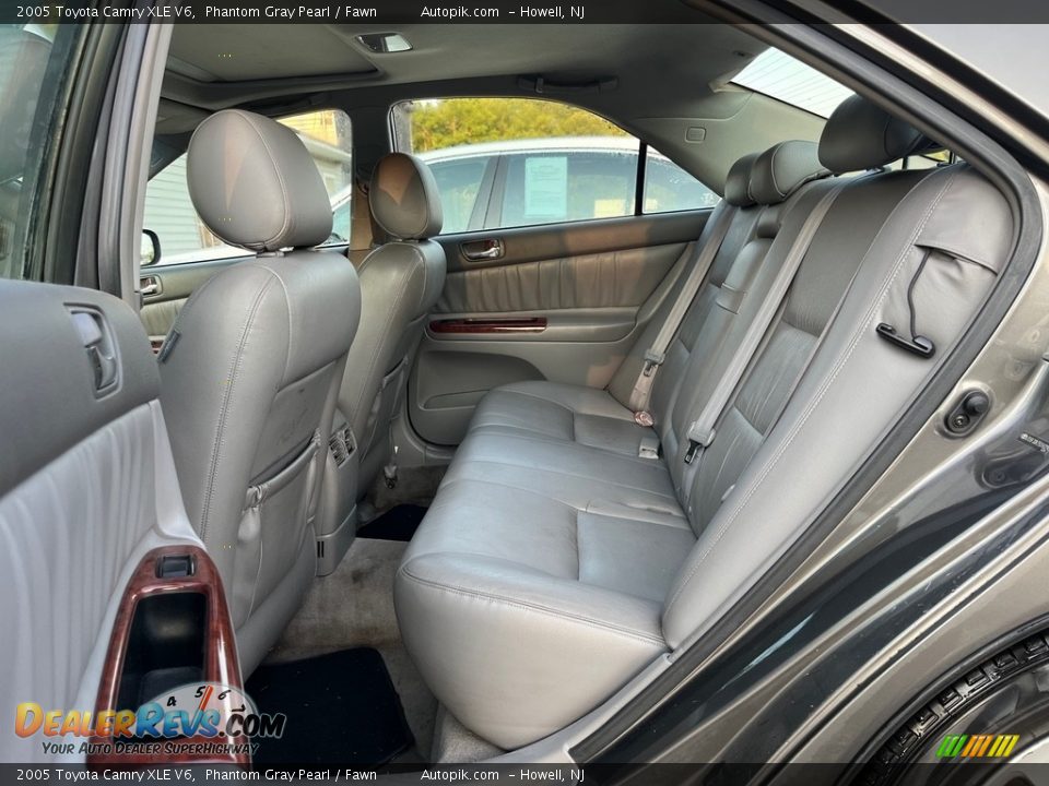 2005 Toyota Camry XLE V6 Phantom Gray Pearl / Fawn Photo #16