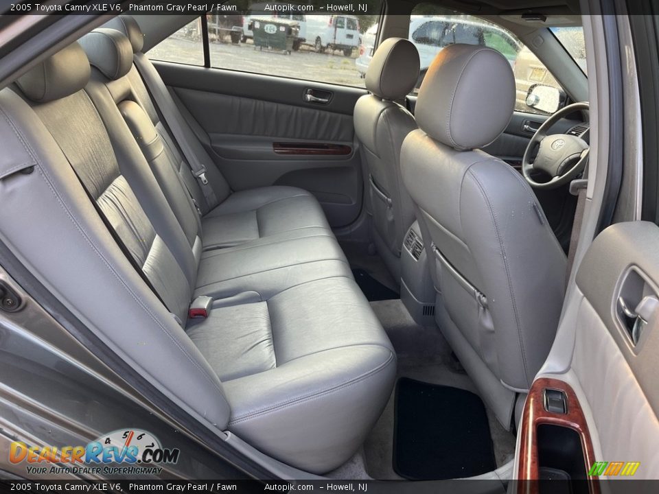 2005 Toyota Camry XLE V6 Phantom Gray Pearl / Fawn Photo #17