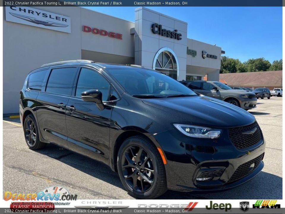 2022 Chrysler Pacifica Touring L Brilliant Black Crystal Pearl / Black Photo #1