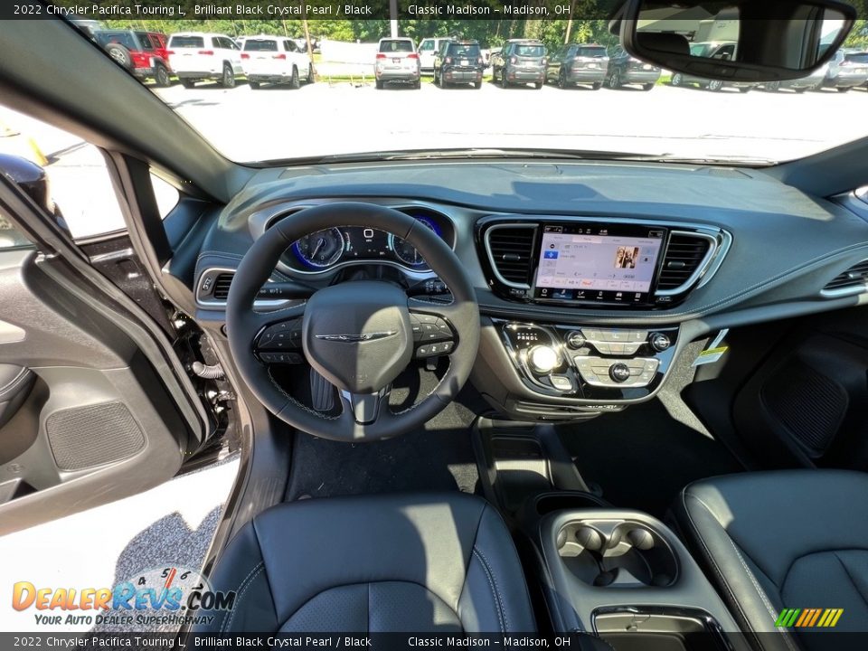 2022 Chrysler Pacifica Touring L Brilliant Black Crystal Pearl / Black Photo #5
