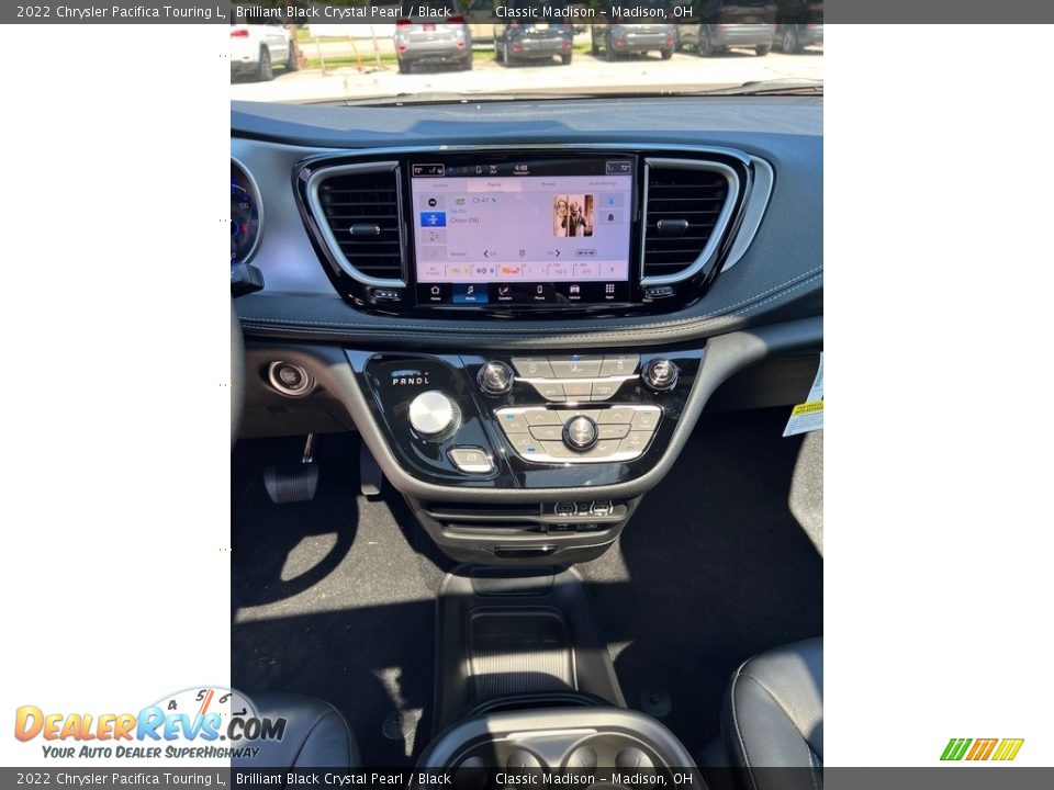 2022 Chrysler Pacifica Touring L Brilliant Black Crystal Pearl / Black Photo #7