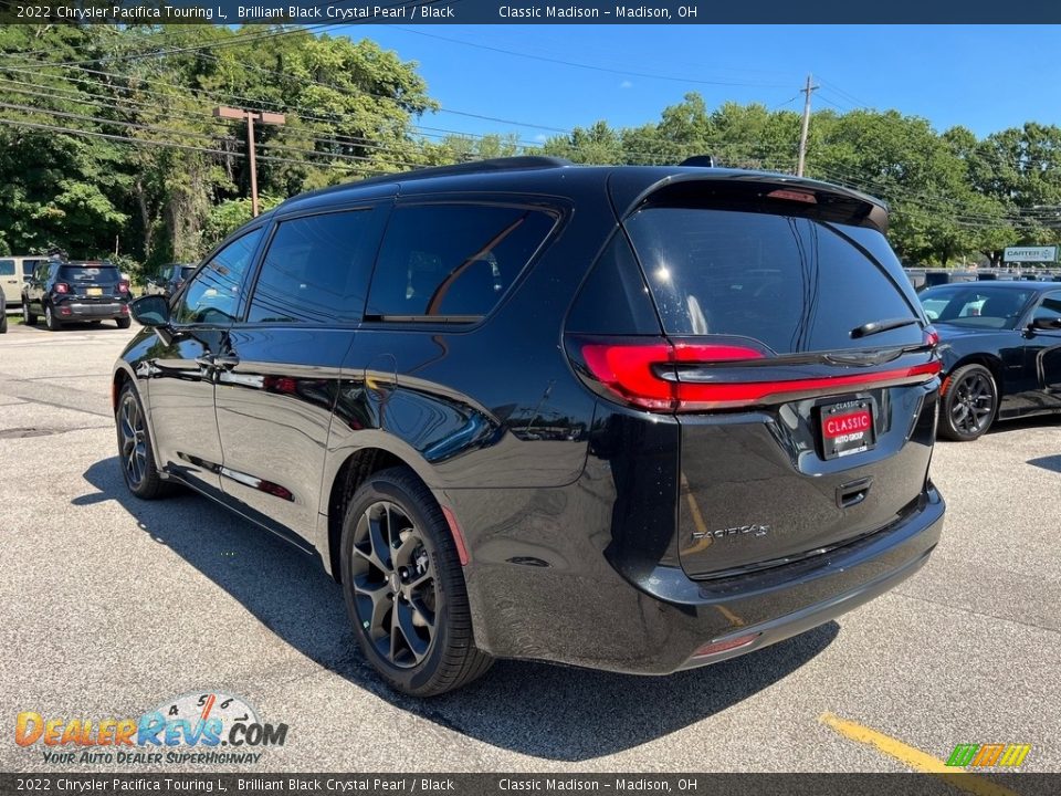 2022 Chrysler Pacifica Touring L Brilliant Black Crystal Pearl / Black Photo #10