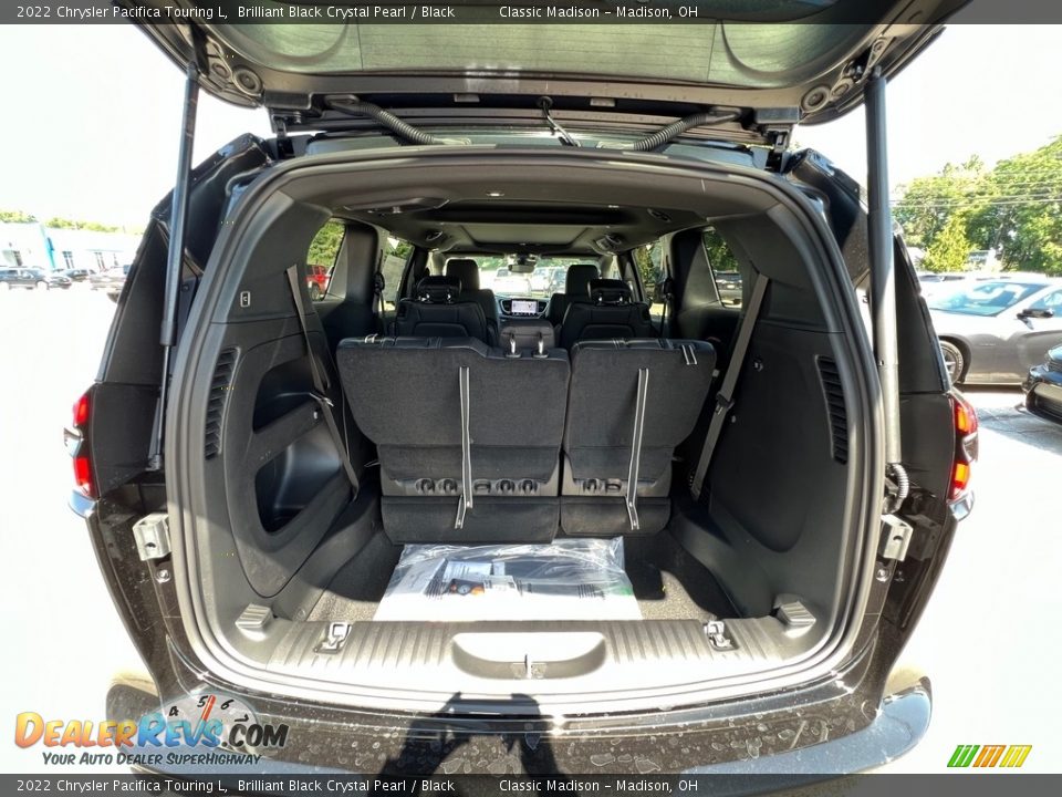 2022 Chrysler Pacifica Touring L Brilliant Black Crystal Pearl / Black Photo #12