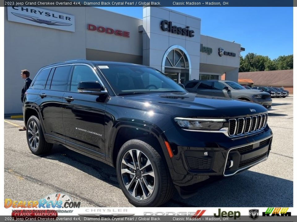 2023 Jeep Grand Cherokee Overland 4x4 Diamond Black Crystal Pearl / Global Black Photo #1