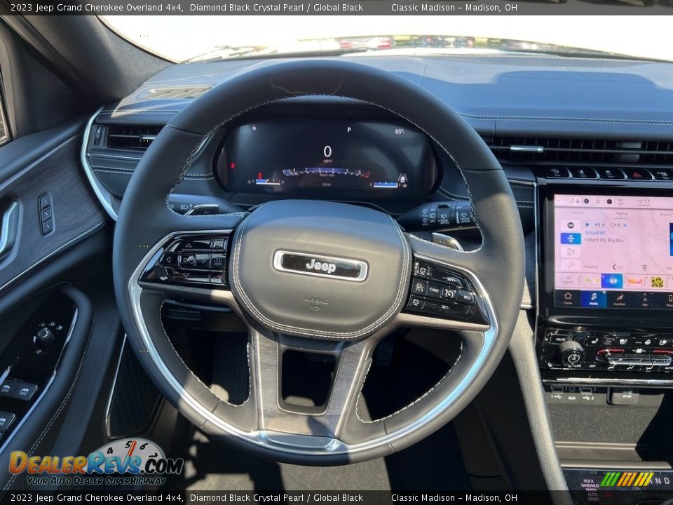 2023 Jeep Grand Cherokee Overland 4x4 Diamond Black Crystal Pearl / Global Black Photo #5