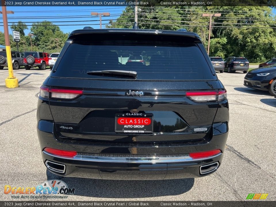 2023 Jeep Grand Cherokee Overland 4x4 Diamond Black Crystal Pearl / Global Black Photo #10