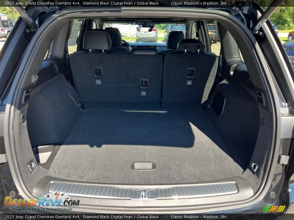 2023 Jeep Grand Cherokee Overland 4x4 Diamond Black Crystal Pearl / Global Black Photo #11