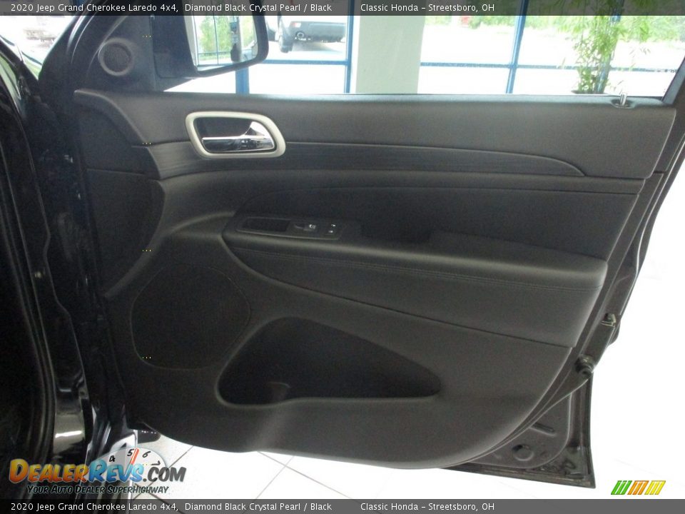 2020 Jeep Grand Cherokee Laredo 4x4 Diamond Black Crystal Pearl / Black Photo #16