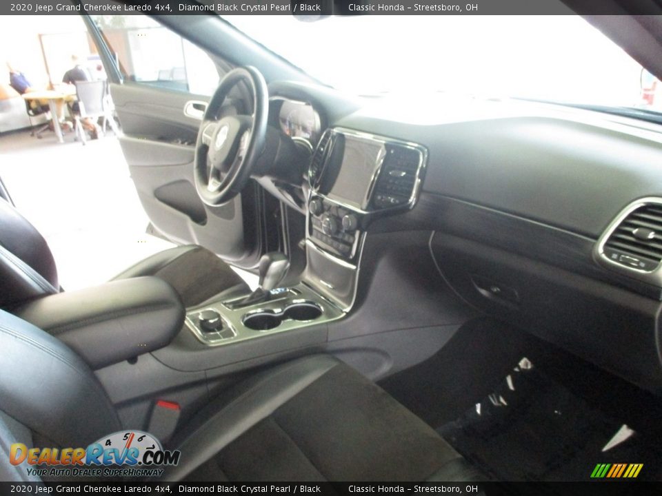 2020 Jeep Grand Cherokee Laredo 4x4 Diamond Black Crystal Pearl / Black Photo #17