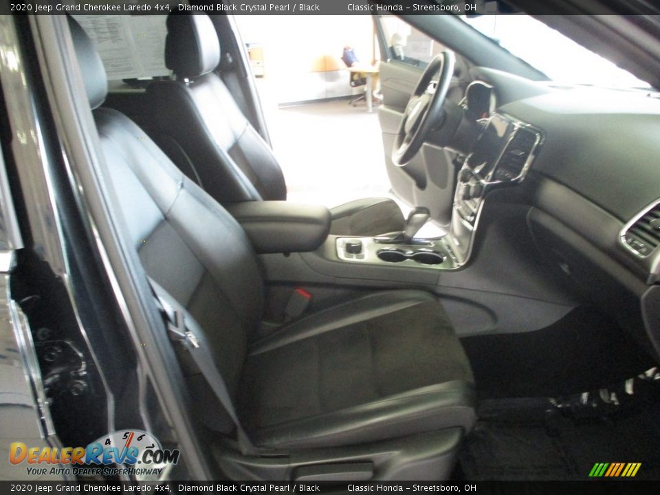 2020 Jeep Grand Cherokee Laredo 4x4 Diamond Black Crystal Pearl / Black Photo #18