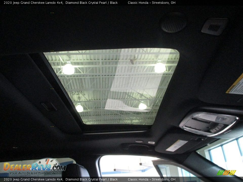 2020 Jeep Grand Cherokee Laredo 4x4 Diamond Black Crystal Pearl / Black Photo #19
