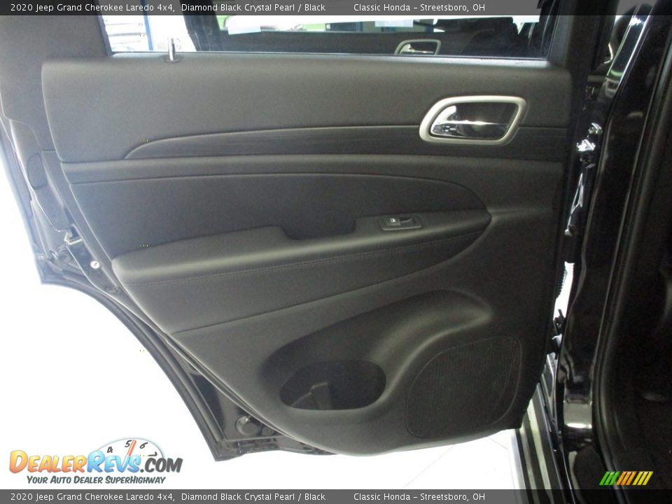 2020 Jeep Grand Cherokee Laredo 4x4 Diamond Black Crystal Pearl / Black Photo #26