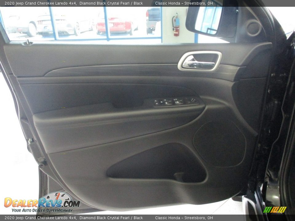 2020 Jeep Grand Cherokee Laredo 4x4 Diamond Black Crystal Pearl / Black Photo #29