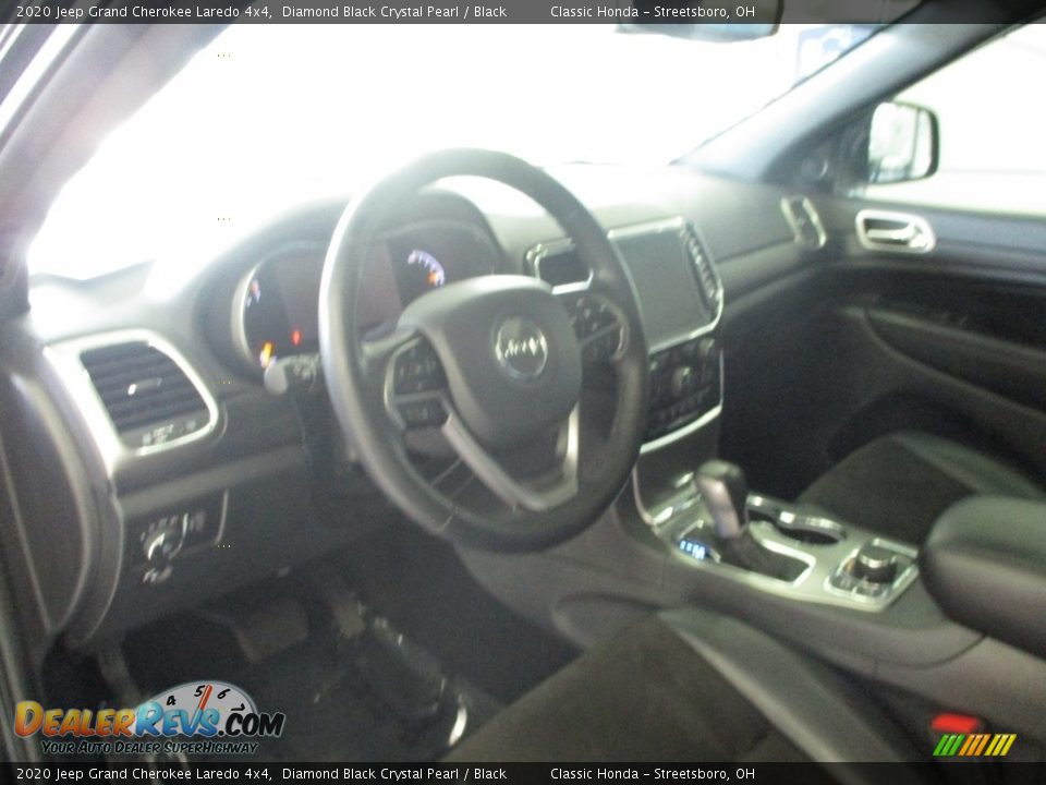 2020 Jeep Grand Cherokee Laredo 4x4 Diamond Black Crystal Pearl / Black Photo #30