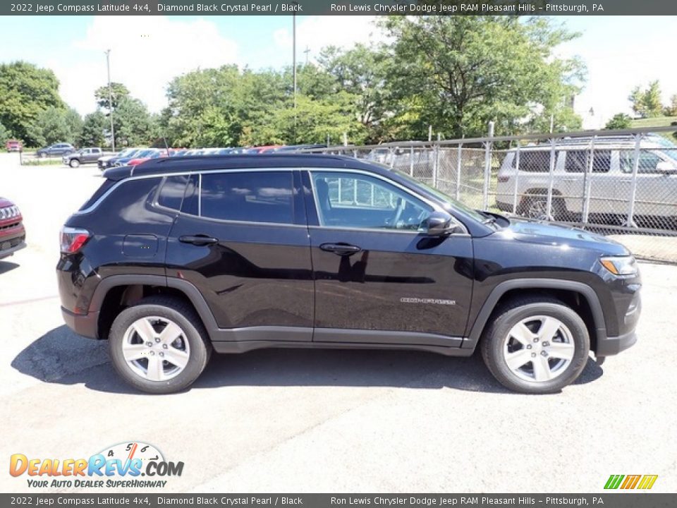 2022 Jeep Compass Latitude 4x4 Diamond Black Crystal Pearl / Black Photo #6