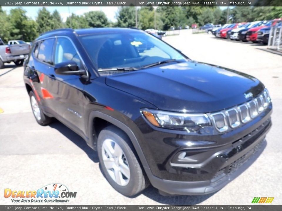 2022 Jeep Compass Latitude 4x4 Diamond Black Crystal Pearl / Black Photo #7