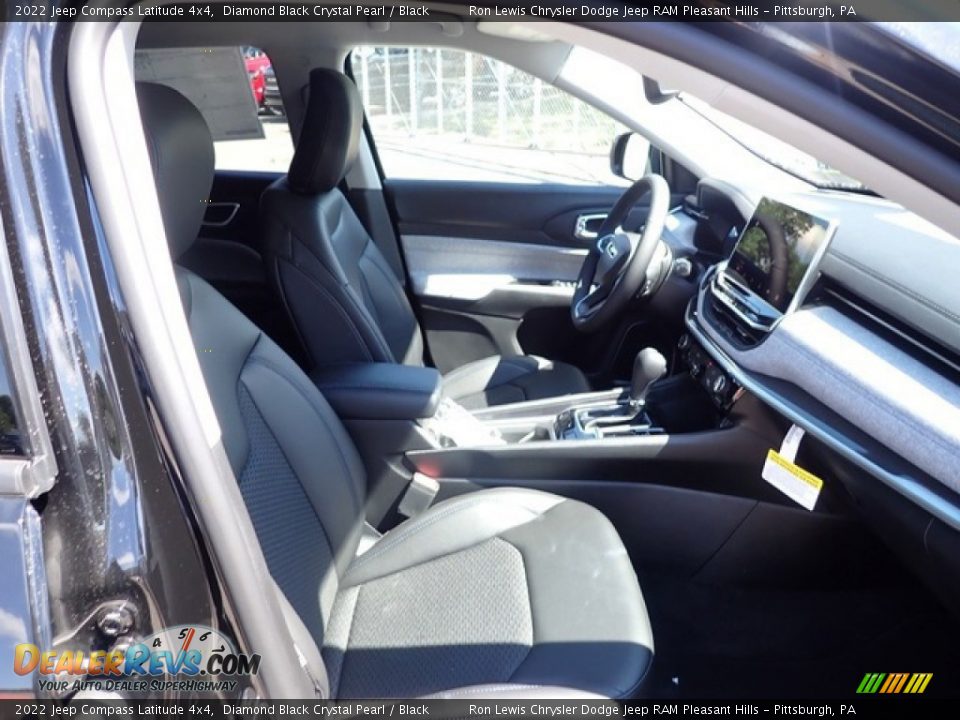 2022 Jeep Compass Latitude 4x4 Diamond Black Crystal Pearl / Black Photo #10