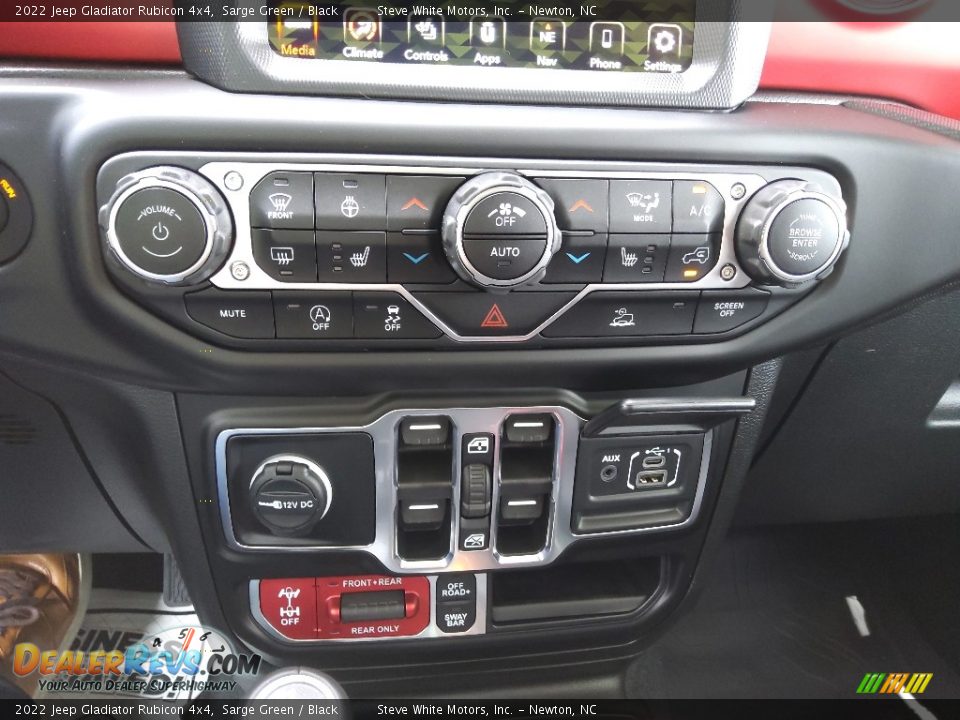 Controls of 2022 Jeep Gladiator Rubicon 4x4 Photo #28