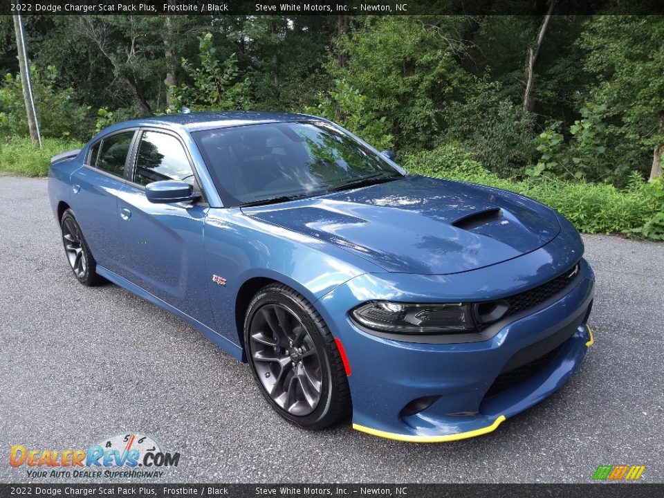 Front 3/4 View of 2022 Dodge Charger Scat Pack Plus Photo #4