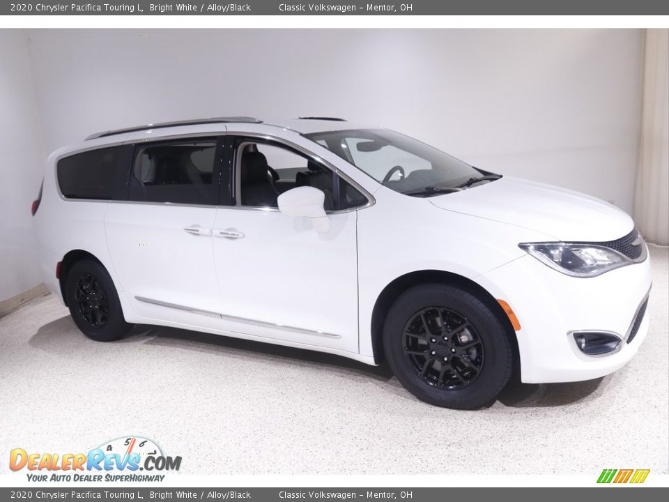 2020 Chrysler Pacifica Touring L Bright White / Alloy/Black Photo #1