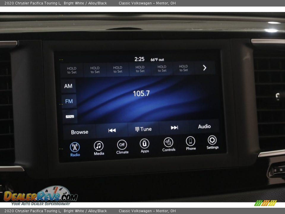 2020 Chrysler Pacifica Touring L Bright White / Alloy/Black Photo #10