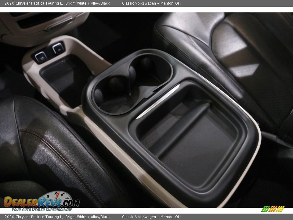 2020 Chrysler Pacifica Touring L Bright White / Alloy/Black Photo #17