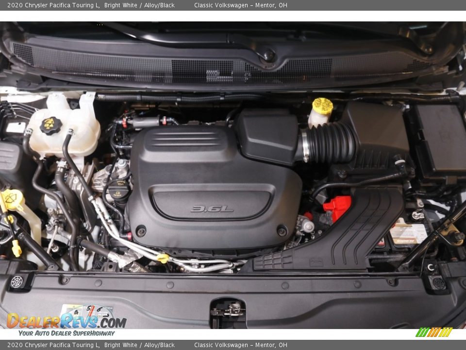 2020 Chrysler Pacifica Touring L Bright White / Alloy/Black Photo #23