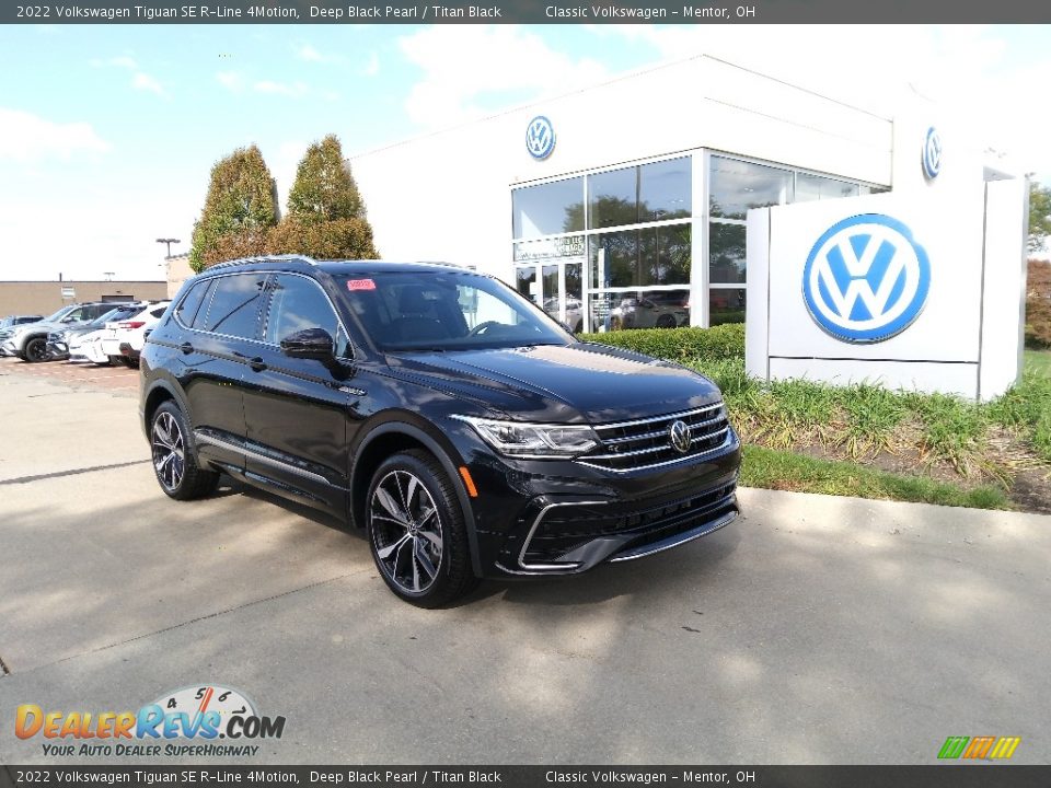 Front 3/4 View of 2022 Volkswagen Tiguan SE R-Line 4Motion Photo #1