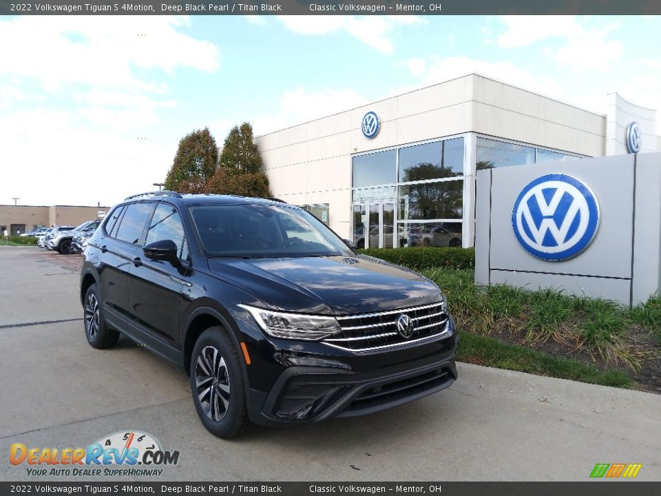 Front 3/4 View of 2022 Volkswagen Tiguan S 4Motion Photo #1
