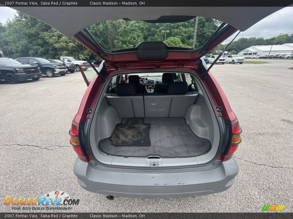 2007 Pontiac Vibe Salsa Red / Graphite Photo #16