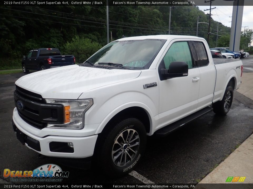 Front 3/4 View of 2019 Ford F150 XLT Sport SuperCab 4x4 Photo #7