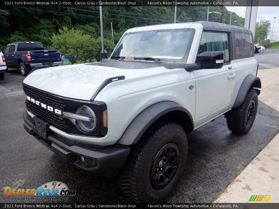 Front 3/4 View of 2021 Ford Bronco Wildtrak 4x4 2-Door Photo #7