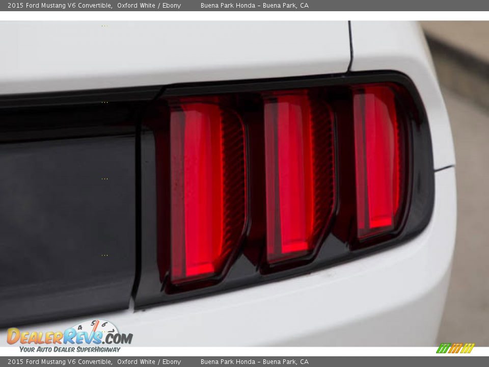 2015 Ford Mustang V6 Convertible Oxford White / Ebony Photo #14