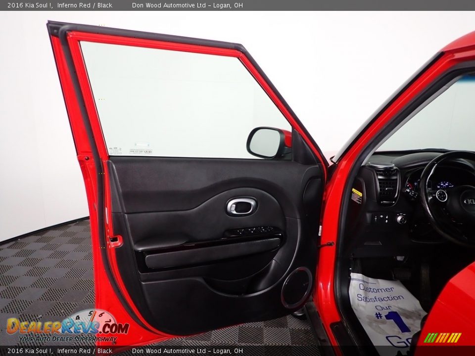 2016 Kia Soul ! Inferno Red / Black Photo #13