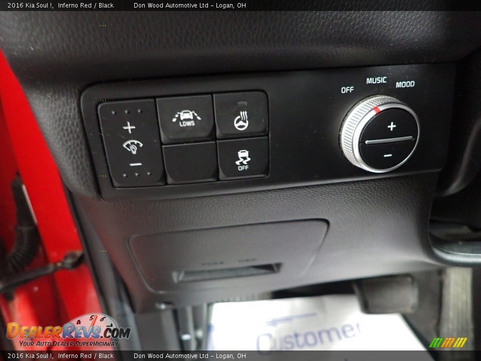 2016 Kia Soul ! Inferno Red / Black Photo #17
