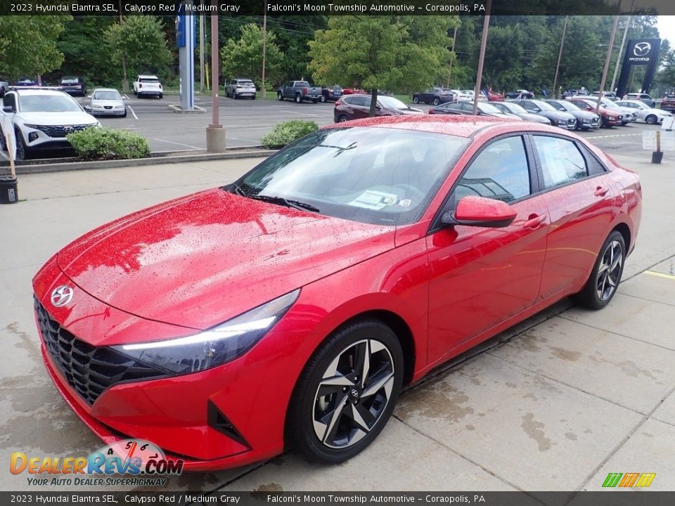 Front 3/4 View of 2023 Hyundai Elantra SEL Photo #7