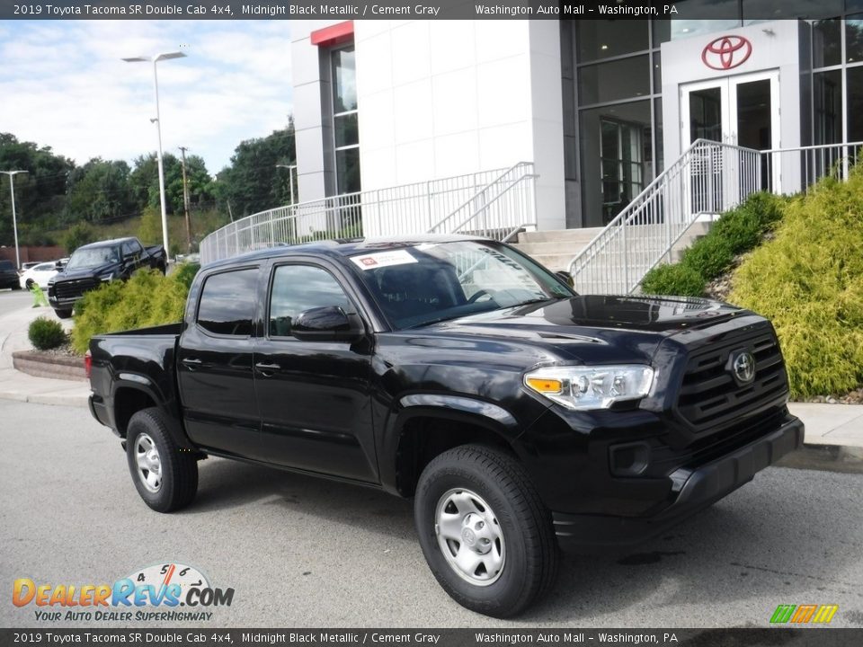 Front 3/4 View of 2019 Toyota Tacoma SR Double Cab 4x4 Photo #1
