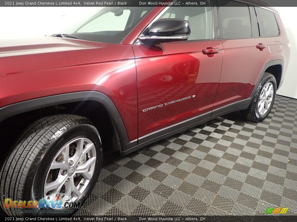 2021 Jeep Grand Cherokee L Limited 4x4 Velvet Red Pearl / Black Photo #12