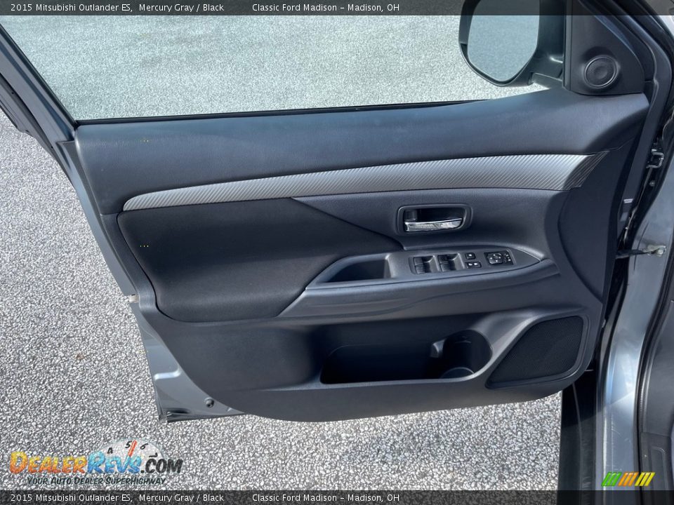 Door Panel of 2015 Mitsubishi Outlander ES Photo #12