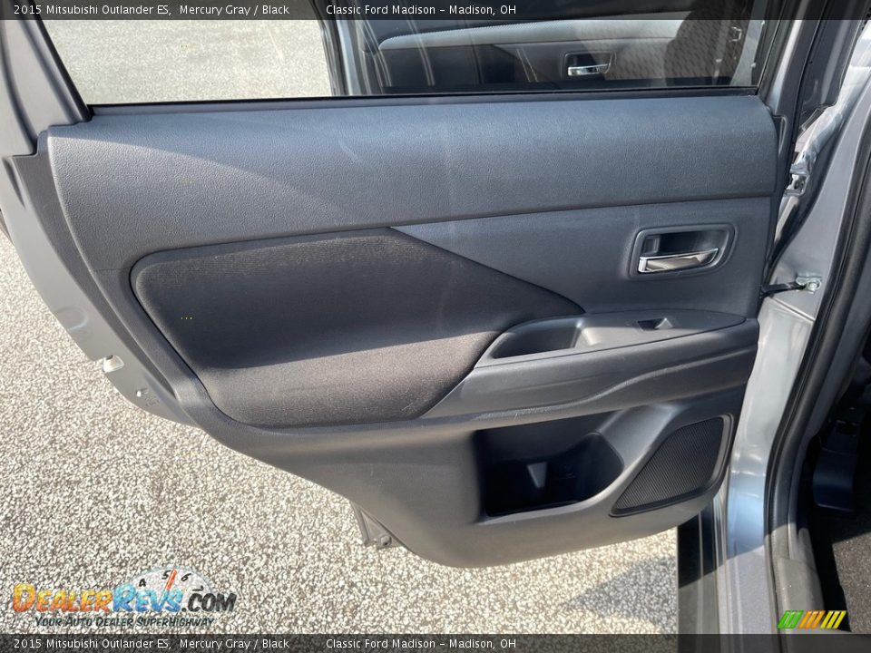 Door Panel of 2015 Mitsubishi Outlander ES Photo #14