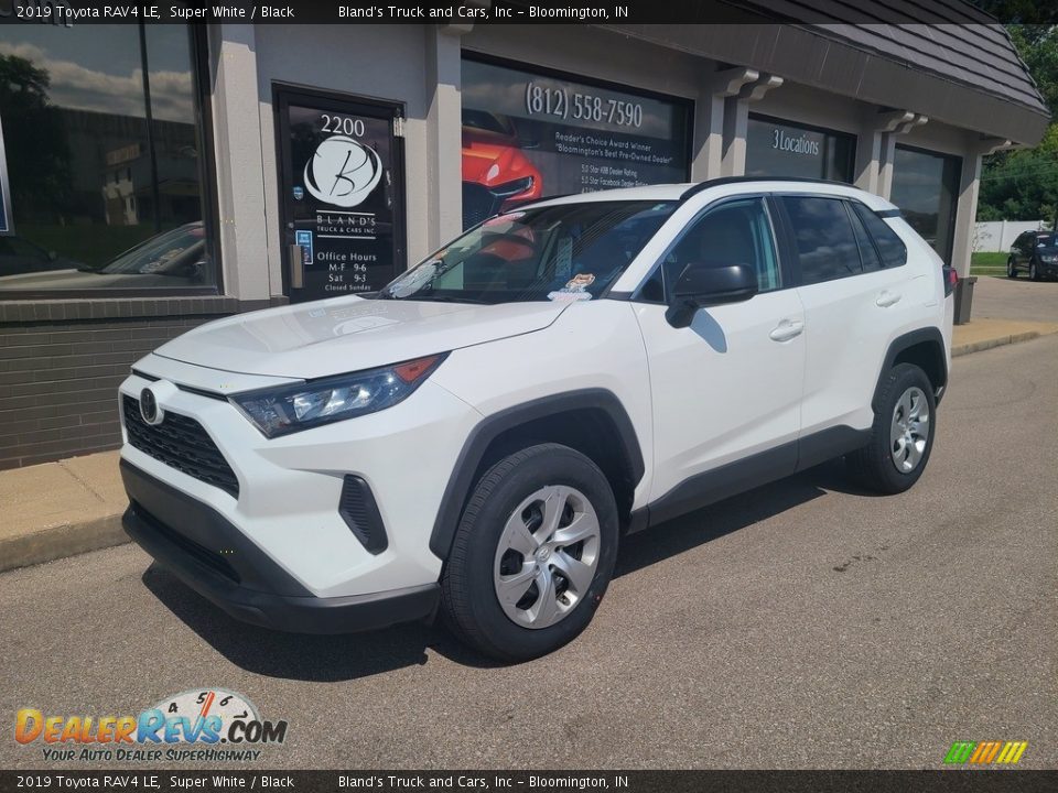 2019 Toyota RAV4 LE Super White / Black Photo #2