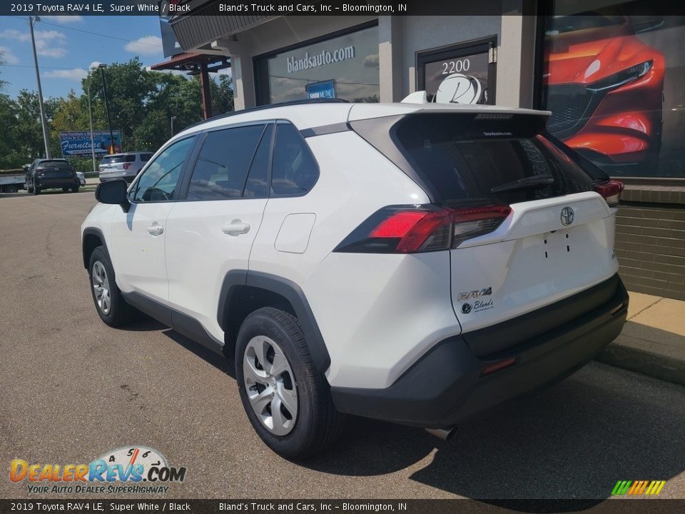 2019 Toyota RAV4 LE Super White / Black Photo #29